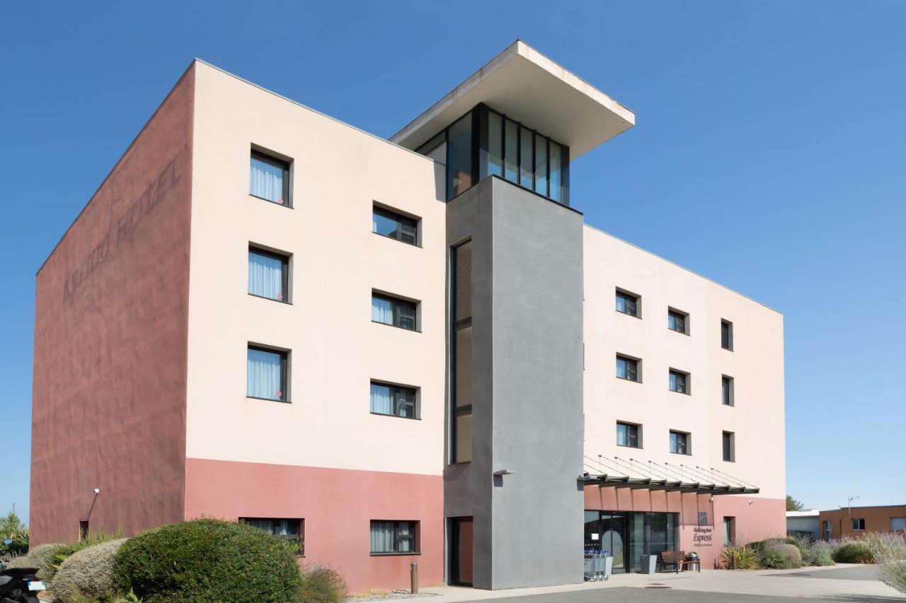 Holiday Inn Express - Marseille Airport, An Ihg Hotel Vitrolles  Exterior photo